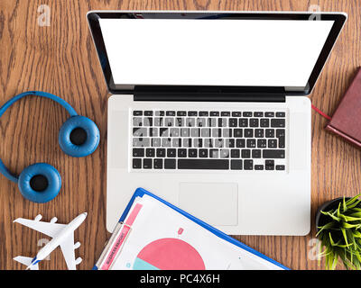 Reisender Geschäftsmann Konzept, Kopfhörer, Topf Gras Stockfoto