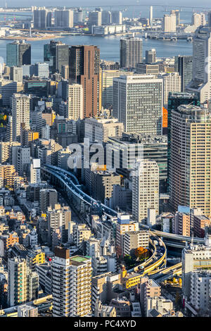 Asien Business Konzept für Immobilien und Corporate Bau - Panoramablick auf die moderne Skyline der Stadt aus der Vogelperspektive Luftaufnahme von Odaiba & Tokyo Metropolitan E Stockfoto