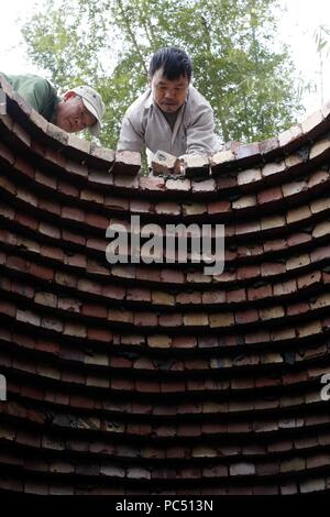 Die Arbeiter auf der Baustelle. Bac Sohn. Vietnam. | Verwendung weltweit Stockfoto