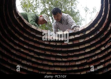 Die Arbeiter auf der Baustelle. Bac Sohn. Vietnam. | Verwendung weltweit Stockfoto