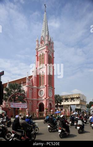 Kirche des Heiligen Herzen Jesu (Nha Tho Tan Dinh). Ho Chi Minh City. Vietnam. | Verwendung weltweit Stockfoto