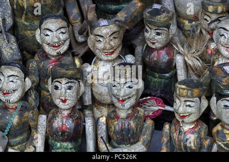 Wasser Puppen aufgereiht zum Verkauf, Tempel der Literatur. Hanoi. Vietnam. | Verwendung weltweit Stockfoto