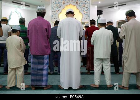 Masjid Al Rahim Moschee. Der freitag Gebet (Salat). Muslimische Männer beten. Ho Chi Minh City. Vietnam. | Verwendung weltweit Stockfoto