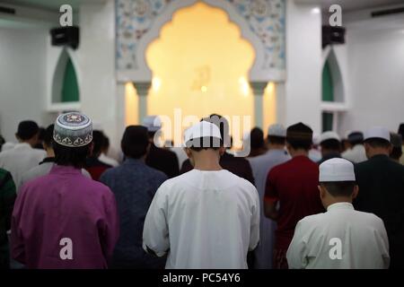 Masjid Al Rahim Moschee. Der freitag Gebet (Salat). Muslimische Männer beten. Ho Chi Minh City. Vietnam. | Verwendung weltweit Stockfoto