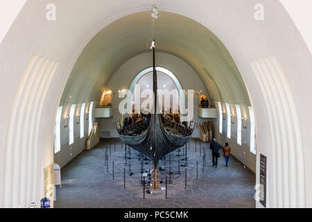 OSLO, Norwegen - 26 April 2018: Wikingerschiff (Drakkar) im Wikinger Museum in Oslo, Norwegen Stockfoto