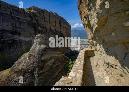 Meteora schöner Stein Formen und Berge mit Kloster in Griechenland Stockfoto