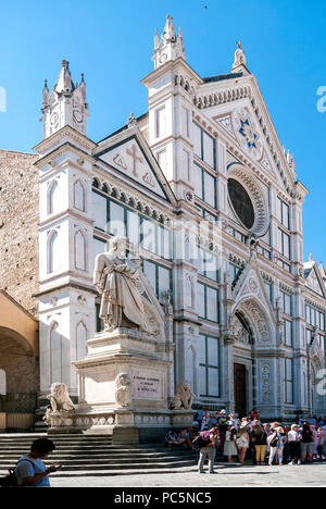 Seitenansicht der Fassade der Kathedrale Santa Maria del Fiore, Florenz, Italien Stockfoto