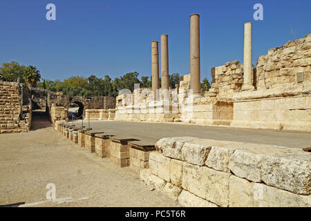 Israel, Bet Shean Römische Theater der scaenae frons eine aufwändige Kulisse Wand hinter der Bühne, aus dem ersten Jahrhundert. Während der Hellenisti Stockfoto