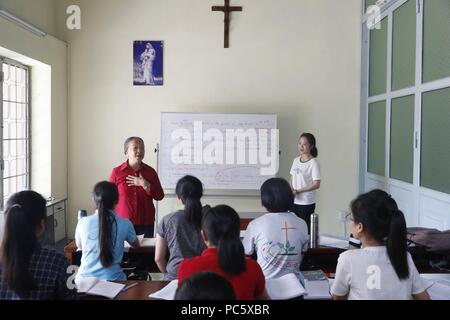 Franziskaner Missionsschwestern von Maria Kirche. Englisch unterricht. Ho Chi Minh City. Vietnam. | Verwendung weltweit Stockfoto