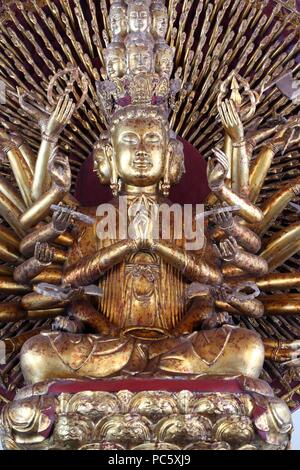 Linh Ung buddhistischen Pagode. Tausend bewaffneten Avalokitesvara, der Bodhisattva des Mitgefühls. Statue. Danang. Vietnam. | Verwendung weltweit Stockfoto