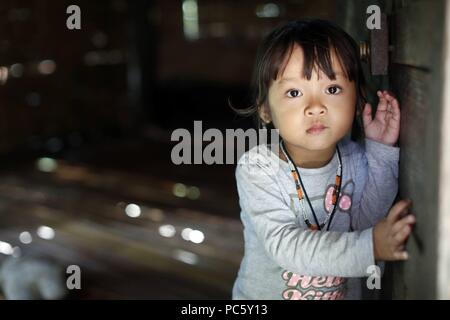 Bahnar (Ba Na) ethnische Gruppe. Junges Mädchen. Porträt. Kon Tum. Vietnam. | Verwendung weltweit Stockfoto