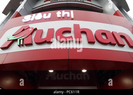 Auchan Supermarkt. Ho Chi Minh City. Vietnam. | Verwendung weltweit Stockfoto