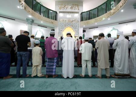 Masjid Al Rahim Moschee. Der freitag Gebet (Salat). Muslimische Männer beten. Ho Chi Minh City. Vietnam. | Verwendung weltweit Stockfoto