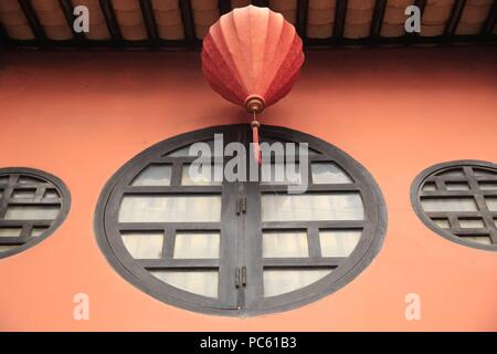 Golden Lotus traditionelle Club. Chinesische Fenster. Ho Chi Minh City. Vietnam. | Verwendung weltweit Stockfoto