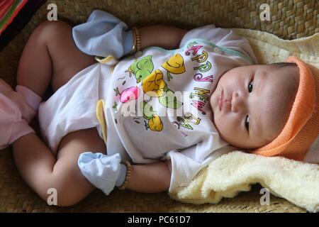 Einen Monat vietnamesischen Baby schläft. Thay Ninh. Vietnam. | Verwendung weltweit Stockfoto