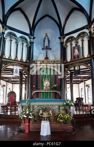 Kon Tum Kathedrale, auch als hölzerne Kirche bekannt. Kon Tum. Vietnam. | Verwendung weltweit Stockfoto