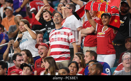 Miami Gardens, FL, USA. Juli 31, 2018. Manchester United Fans feiern ein Tor gegen Real Madrid. Internationalen Champions Cup. Miami Gardens, FL. Juli 31, 2018. Personal Foto von Jim Rassol Credit: Sonne-hinweissymbol/ZUMA Draht/Alamy leben Nachrichten Stockfoto