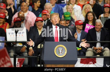 Tampa, Florida, USA. 31. Juli 2018. Us-Präsident Donald Trump spricht bei einem Amerika wieder einmal Super Rally am 31. Juli 2018 an der Florida State Fairgrounds in Tampa, Florida. (Paul Hennessy/Alamy) Credit: Paul Hennessy/Alamy leben Nachrichten Stockfoto