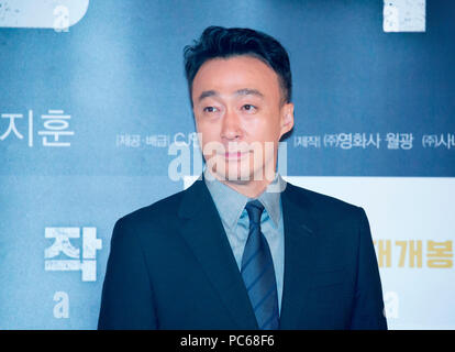 Lee Sung-Min, 31. Juli 2018: Koreanische Schauspieler Lee Sung-Min nimmt an einer Pressekonferenz zu seinem neuen Film "Der Spion Norden' an einem Theater in Seoul, Südkorea. Der Spion Film erzählt die Geschichte eines koreanischen Spion, geht undercover als Geschäftsmann in Nordkorea in den 1990er Jahren nördlich von kerntechnischen Anlagen mit dem Codenamen "schwarze Venus" infiltrieren. Quelle: Lee Jae-Won/LBA/Alamy leben Nachrichten Stockfoto