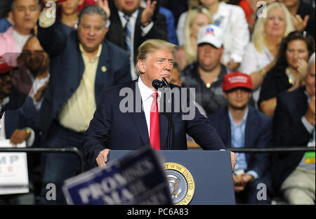 Tampa, Florida, USA. 31. Juli 2018. Us-Präsident Donald Trump spricht bei einem Amerika wieder einmal Super Rally am 31. Juli 2018 an der Florida State Fairgrounds in Tampa, Florida. (Paul Hennessy/Alamy) Credit: Paul Hennessy/Alamy leben Nachrichten Stockfoto