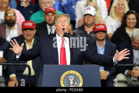 Tampa, Florida, USA. 31. Juli 2018. Us-Präsident Donald Trump spricht bei einem Amerika wieder einmal Super Rally am 31. Juli 2018 an der Florida State Fairgrounds in Tampa, Florida. (Paul Hennessy/Alamy) Credit: Paul Hennessy/Alamy leben Nachrichten Stockfoto