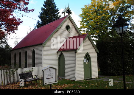 Arrowtown, Neuseeland. 21 Apr, 2018. Anglikanische Kirche von St. Pauls (Holzkonstruktion) in Arrowtown auf der Südinsel von Neuseeland, fotografiert im April 2018 | Verwendung der weltweiten Kredit: dpa/Alamy leben Nachrichten Stockfoto