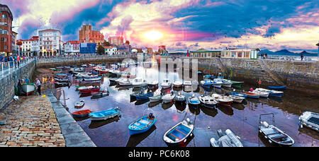 Fischerdorf und Bootsdock. Malerische Seenlandschaft. Tourismus in Spanien. Den Orten an der Küste von Spanien. Castro Urdiales. Kantabrien. Stockfoto