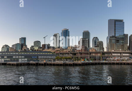 SEATTLE, WA, USA - 24. Juli: Downtown Seattle und Waterfront am 14 Juli, 2018 in Seattle, Washington. Stockfoto