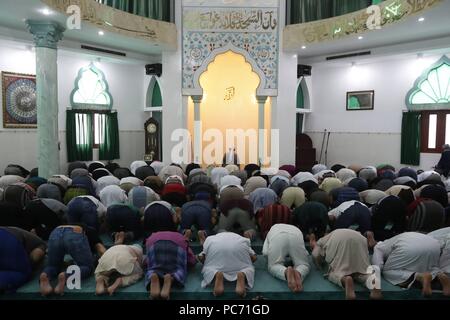 Masjid Al Rahim Moschee. Der freitag Gebet (Salat). Muslimische Männer beten. Ho Chi Minh City. Vietnam. | Verwendung weltweit Stockfoto