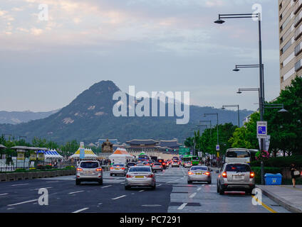 Seoul, Südkorea - 21.September 2016. Straße von Seoul, Südkorea. Seoul ist die größte Stadt in Südkorea sowie die politische und wirtschaftliche Kopf Stockfoto