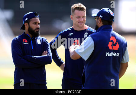 England's Adil Rashid (links) und Jos Buttler (Mitte) während einer Netze Sitzung in Edgbaston, Birmingham. Stockfoto