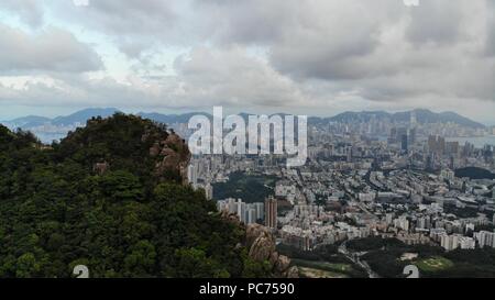 Lion Rock in Hongkong mit der Stadt Hintergrund Stockfoto