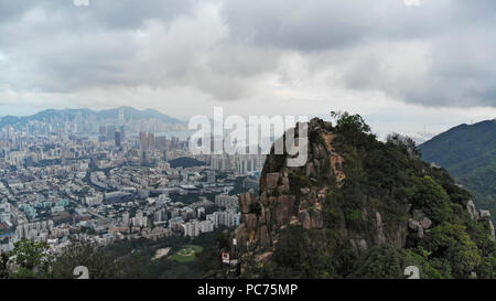 Lion Rock in Hongkong mit der Stadt Hintergrund Stockfoto