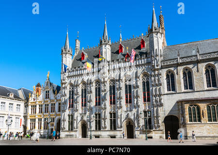 Burgplatz und dem Rathaus, Stadhuis Rathaus, Stadsbestuur Brügge, mit Touristen Sightseeing, Brügge, Belgien Stockfoto