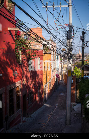 San Miguel de Allende, Reihe von Häusern im Kolonialstil - era City, Bajío region, zentralen Mexiko Stockfoto