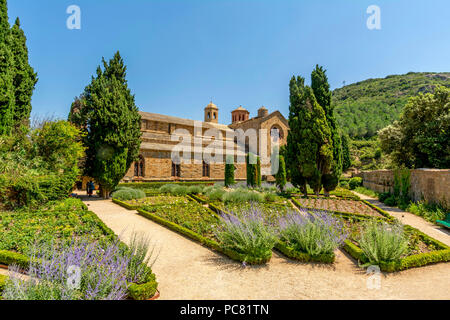 Garten der Abtei Sainte-Marie de Fontfroide oder Fontfroide Abbey in der Nähe von Narbonne, Aude, Royal, Frankreich, West Europa Stockfoto