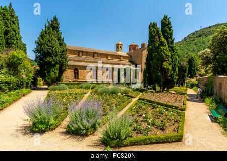 Garten der Abtei Sainte-Marie de Fontfroide oder Fontfroide Abbey in der Nähe von Narbonne, Aude, Royal, Frankreich, West Europa Stockfoto