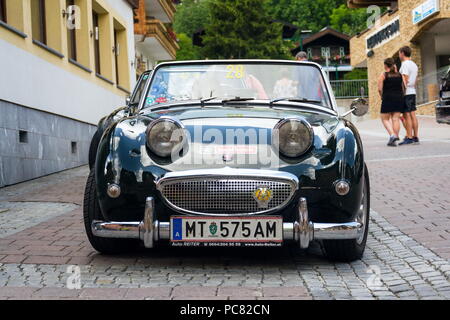 SAALBACH - Hinterglemm, Österreich - 21 Juni 2018: Oldtimer Austin Healey Sprite roadster Oldsmobile Veteran von 1958 bis 1971 hergestellt Stockfoto