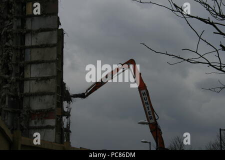 Seven Sisters Tower Block Demolition, Moss Side, Manchester, England, Großbritannien Stockfoto