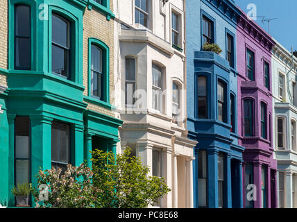 Buntes Haus Fronten Lancaster Road in Notting Hill, London, England, Großbritannien Stockfoto