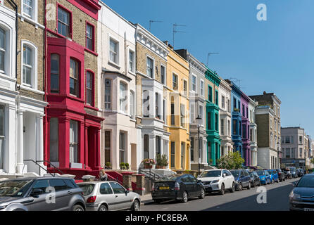 Buntes Haus Fronten Lancaster Road in Notting Hill, London, England, Großbritannien Stockfoto