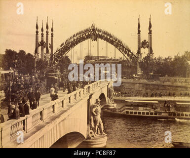 147 Massen über die Pont de l'Alma, Paris Exposition, 1889 Stockfoto