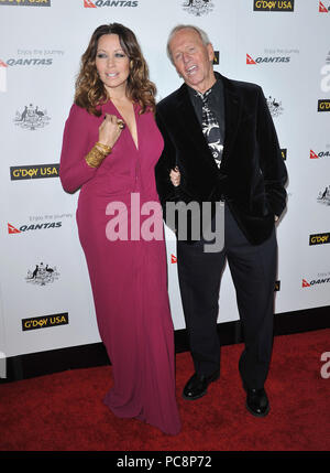 Paul Hogan, Linda Kozlowski bei G Tag USA Black Tie Gala im Kodak Theatre in Los Angeles Paul Hogan, Linda Kozlowski - - - - - - - - - - - - - Red Carpet Event, Vertikal, USA, Filmindustrie, Prominente, Fotografie, Bestof, Kunst, Kultur und Unterhaltung, Topix Prominente Fashion/Vertikal, Besten, Event in Hollywood Leben - Kalifornien, Roter Teppich und backstage, USA, Film, Stars, Film Stars, TV Stars, Musik, Promis, Fotografie, Bestof, Kunst, Kultur und Unterhaltung, Topix, Vertikal, Familie von aus dem Jahr 2012, Anfrage tsuni@Gamma-USA.com Mann und w Stockfoto