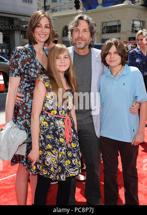 Peter Farrelly - Direktor und Familie an die drei Stooges Los Angeles Premiere auf der Chinese Theatre in Los Angeles. Peter Farrelly - Direktor und Familie 29 - - - - - - - - - - - - - Red Carpet Event, Vertikal, USA, Filmindustrie, Prominente, Fotografie, Bestof, Kunst, Kultur und Unterhaltung, Topix Prominente Fashion/Vertikal, Besten, Event in Hollywood Leben - Kalifornien, Roter Teppich und backstage, USA, Film, Stars, Film Stars, TV Stars, Musik, Promis, Fotografie, Bestof, Kunst, Kultur und Unterhaltung, Topix, Vertikal, Familie von aus dem Jahr 2012, inqui Stockfoto