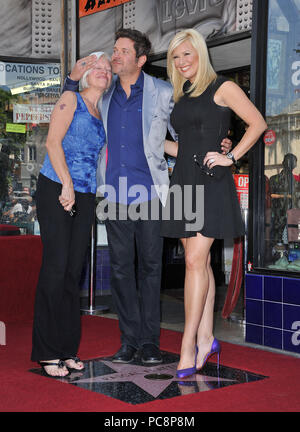 Gary LeVox (Lead Vocals), Jay DeMarcus (Bassist und Background vocals), Joe Don Rooney Rascal Flatts geehrt mit einem Stern auf dem Hollywood Walk of Fame in Los Angeles. RasCal Flatts - Star 23 - - - - - - - - - - - - - Red Carpet Event, Vertikal, USA, Filmindustrie, Prominente, Fotografie, Bestof, Kunst, Kultur und Unterhaltung, Topix Prominente Fashion/Vertikal, Besten, Event in Hollywood Leben - Kalifornien, Roter Teppich und backstage, USA, Film, Stars, Film Stars, TV Stars, Musik, Promis, Fotografie, Bestof, Kunst, Kultur und Unterhaltung, Topix, Vertikal, fami Stockfoto