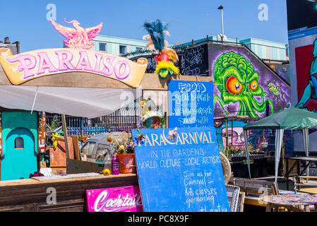 Die neue Nomadische gemeinschaft Garten in Brick Lane, Heimat von 100 Zuteilung Räume, Skulpturen, Kunstwerke, Cafés und Street Art Graffiti entfernt Stockfoto