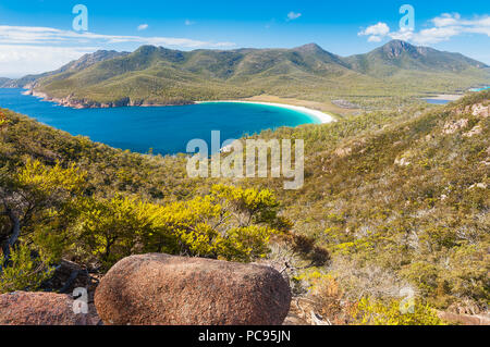 Berühmte Wineglass Bay im Freycinet Nationalpark. Stockfoto