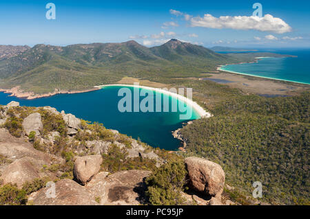 Berühmte Wineglass Bay im Freycinet Nationalpark. Stockfoto