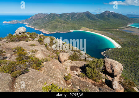 Berühmte Wineglass Bay im Freycinet Nationalpark. Stockfoto