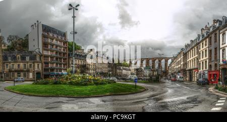 Viadukt im Zentrum von Morlaix, post Stadt in der Bretagne Stockfoto